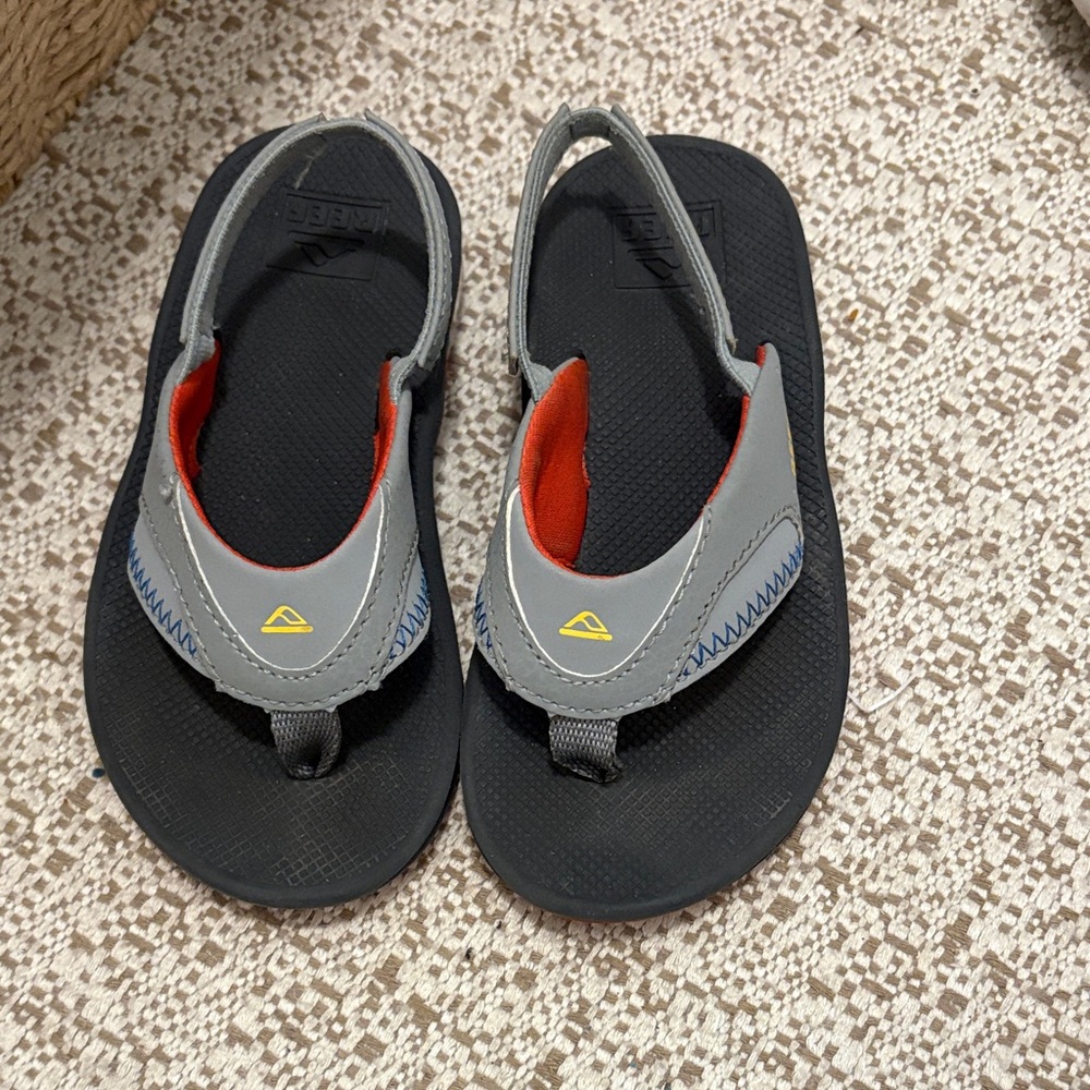Reef Kids Sandals in Gray and Black